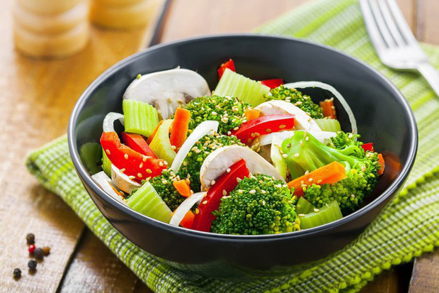 Cách ăn rau tưởng ngon, lành mạnh nhưng “phá hoại” cơ thể bạn